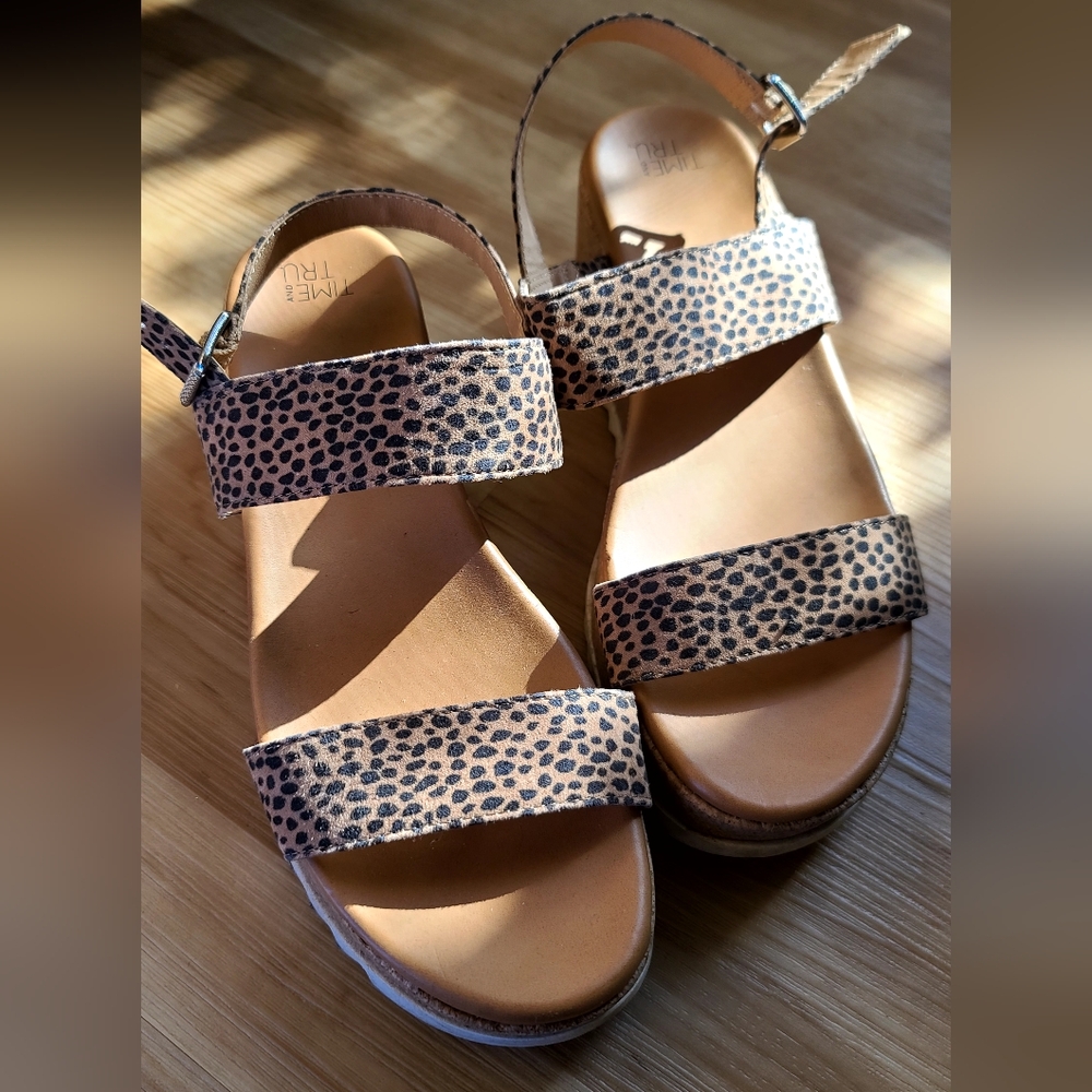 Time and Tru Women's Cheetah Flatform